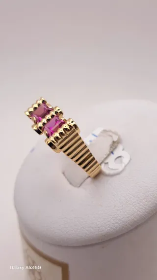 Anillo Oro 18K con Piedras Rosas