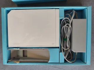 Consola Nintendo Wii y dos mandos