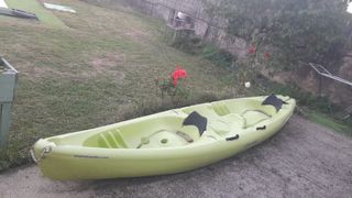 Canoa autovaciable 3 plazas, 2 remos, 3 chalecos
