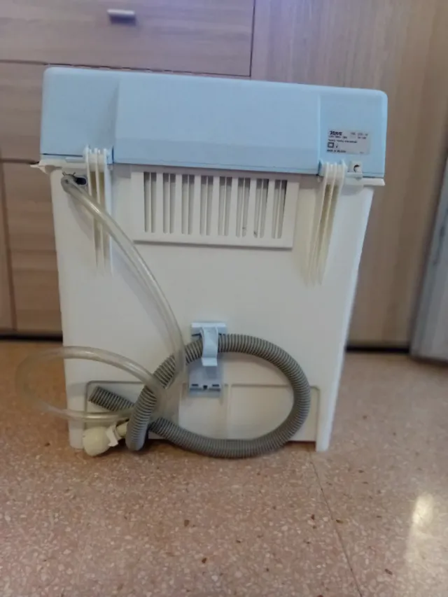 Mini lavadora blanca