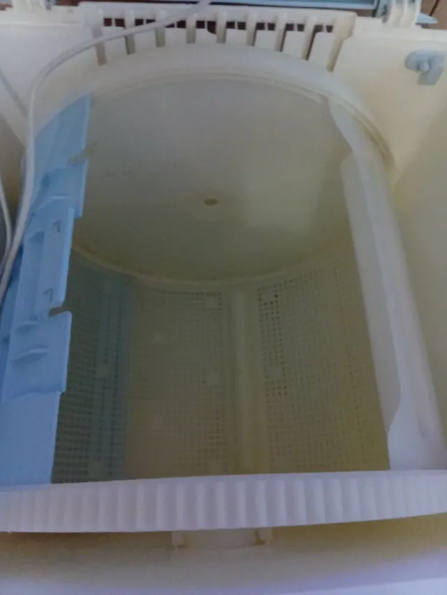 Mini lavadora blanca