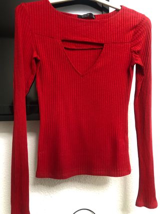 Camiseta en canalé de Bershka ,talla 36.

