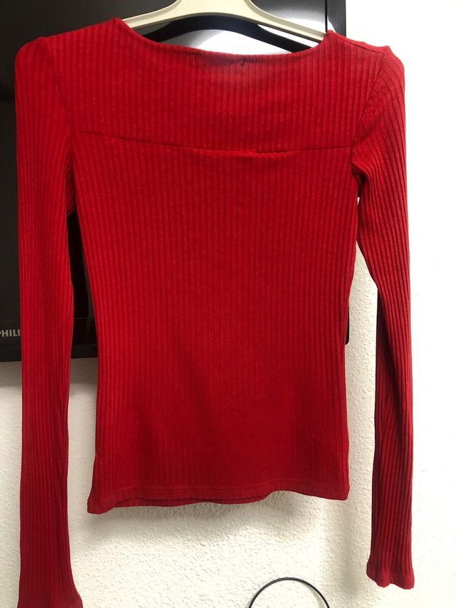 Camiseta en canalé de Bershka ,talla 36.