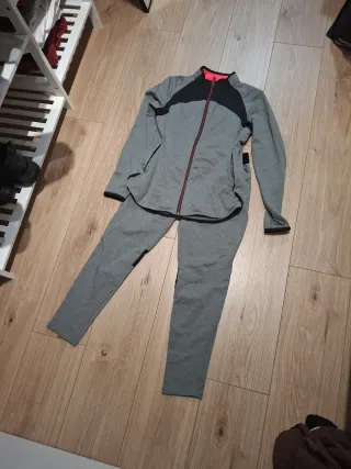Chándal gris y negro