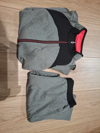 Chándal gris y negro