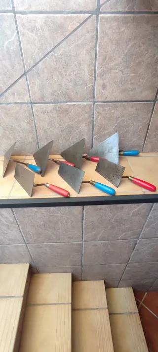 7 Paletas de albañil suizas