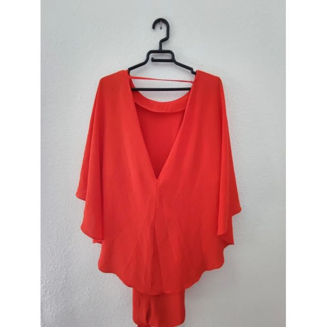 Elegante mono para evento, boda, bautizo