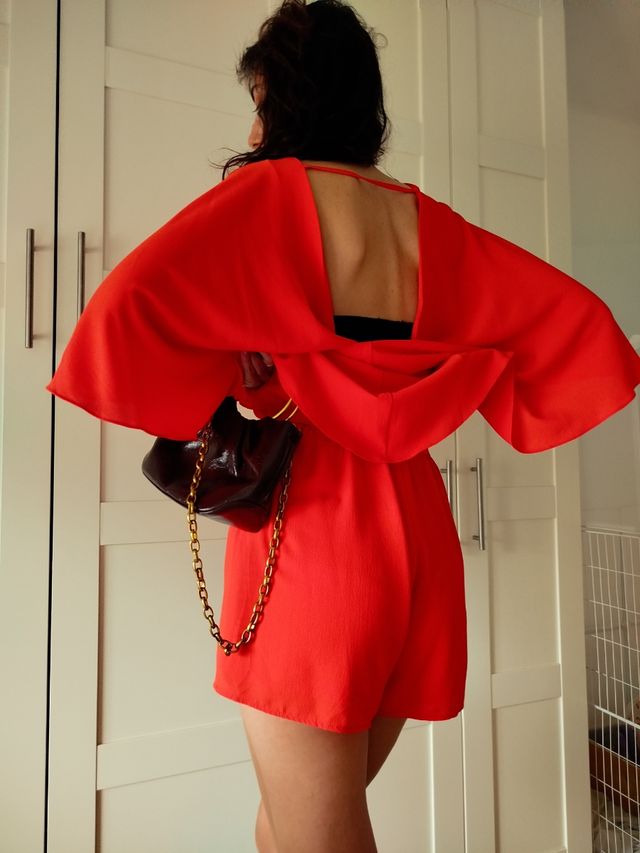 Elegante mono para evento, boda, bautizo