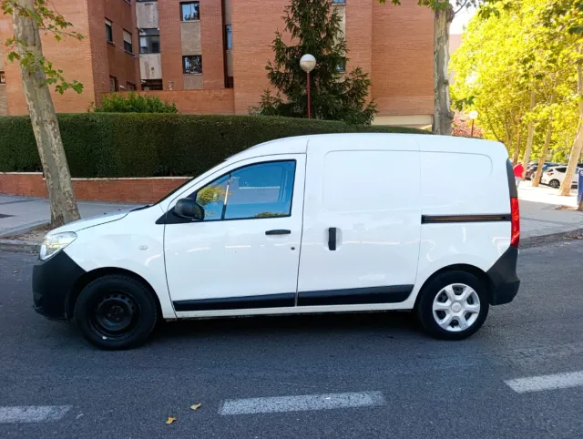 Transporte, guardería y adiestramiento básico 