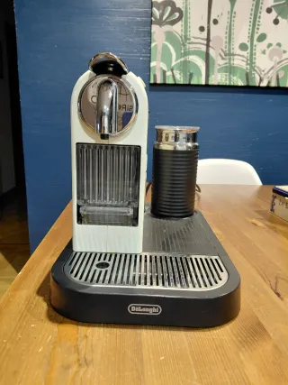 Cafetera Nespresso DeLonghi