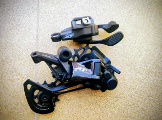 Pulsador y cambio Shimano XT M8100 12v