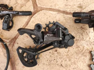 Pulsador y cambio Shimano XT M8100 12v
