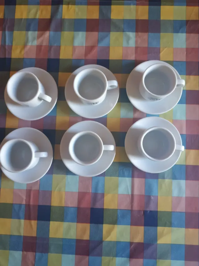 12 Tazas y 12 Platos de Porcelana Blanca