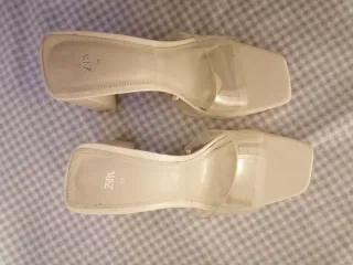Sandalias Zara transparentes tacón beige talla 39