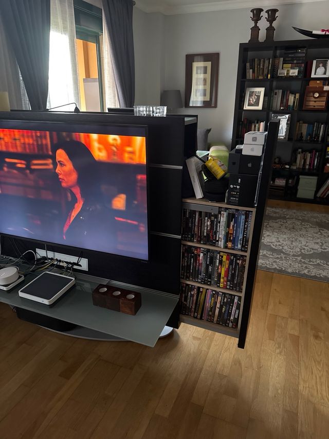 Mueble TV giratorio y divisor