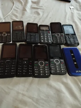 Lotto 11 telefoni Alcatel e ZTE