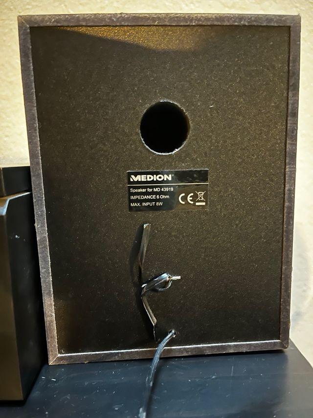 Equipo de música Medion negro y plateado