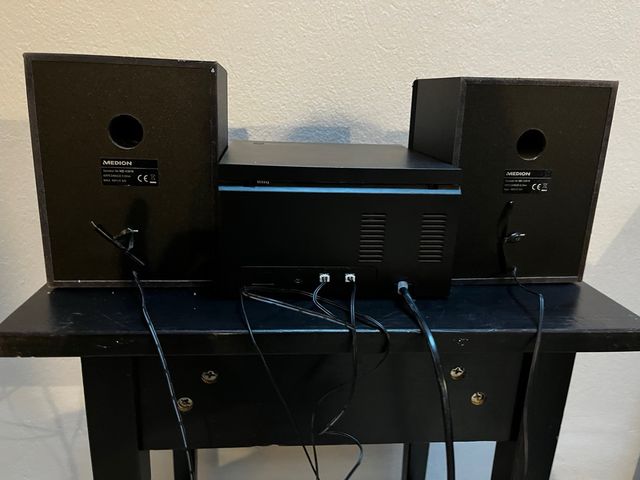 Equipo de música Medion negro y plateado