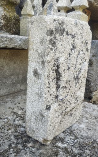 Talla en Granito "Mano"