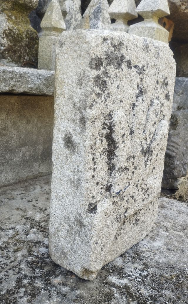 Talla en Granito "Mano"