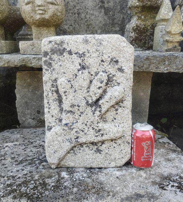 Talla en Granito "Mano"