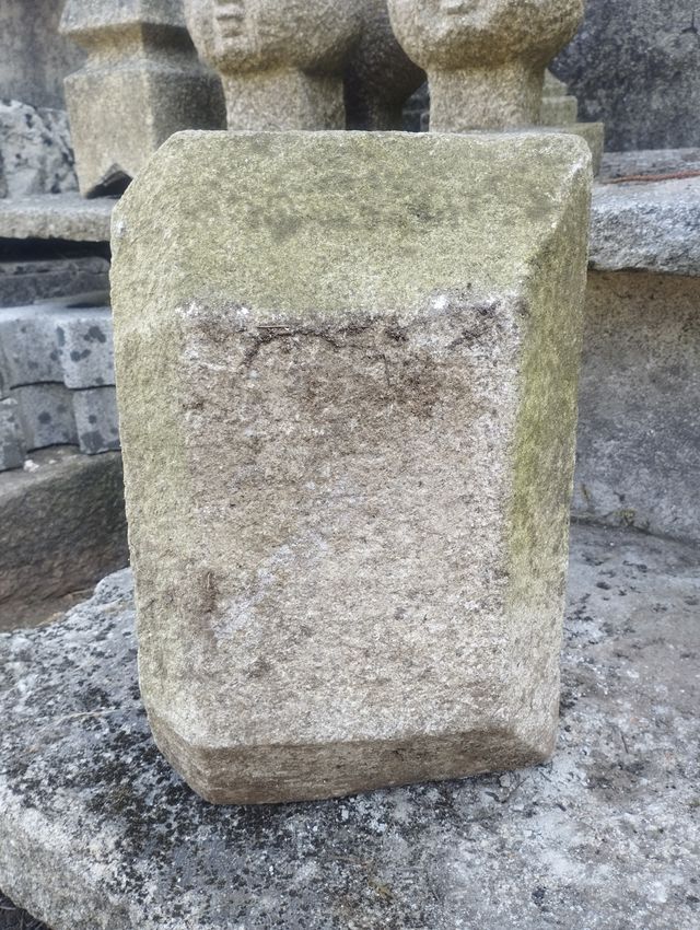 Talla en Granito "Mano"