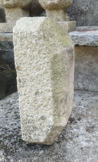 Talla en Granito "Mano"