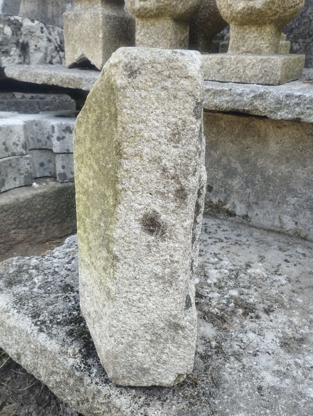 Talla en Granito "Mano"