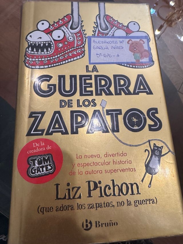 La Guerra de los Zapatos (Spanish Edition)