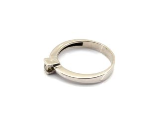 anillo oro 18k con piedra con diamante