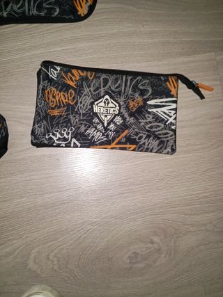 Lote Heretics: Riñonera, Estuche y Zapatillero