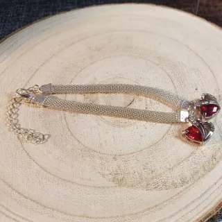 Pulsera malla acero con corazones rojos