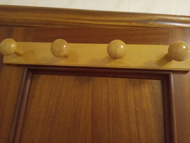 Perchero de madera clásico