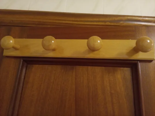 Perchero de madera clásico