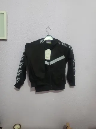 Chándal infantil negro y blanco