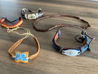 Pack 4 pulseras + collar hombre