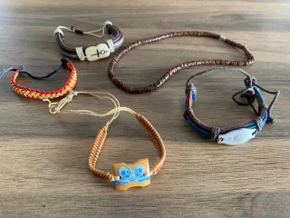 Pack 4 pulseras + collar hombre