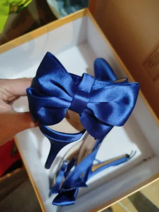 Elegantes Zapatos Mebur con Lazo Azul