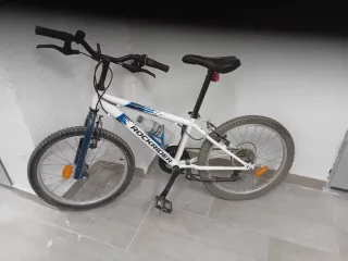 Bicicleta Rockrider Blanca y Azul