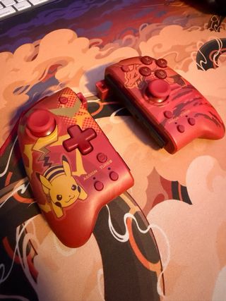 Hori Split Pad Pro Pokémon Charizard Pikachu