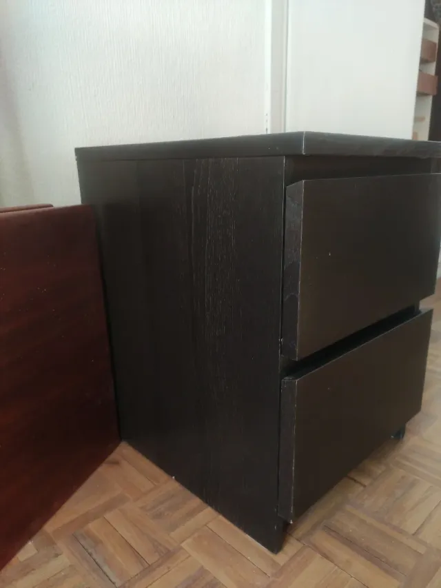 Mesilla de noche de madera negra