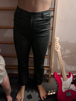 Pantalón de cuero campana