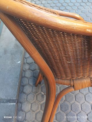 Sillón de mimbre marrón