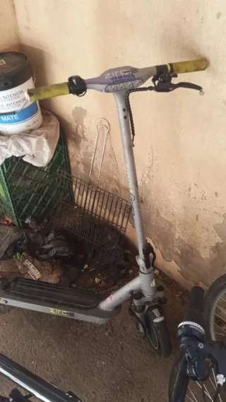 Patinete Esmar Giro para piezas batería nueva 
