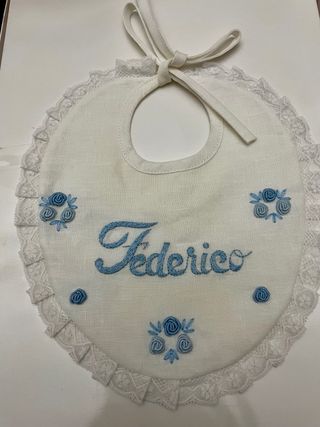 Bavaglino ricamato Federico