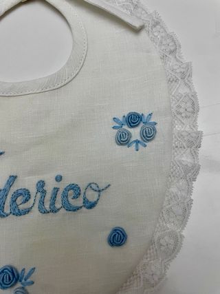 Bavaglino ricamato Federico