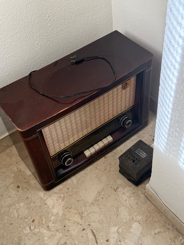 Radio Antigua Madera Marrón