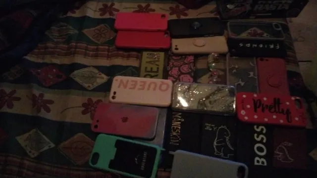 Carcasas para móvil variadas todas 40 euros