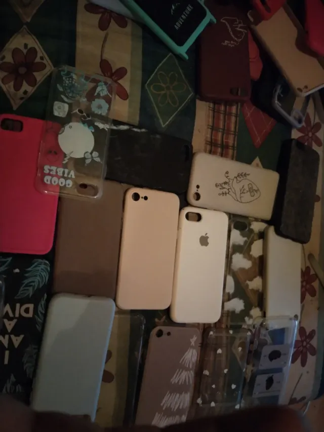 Carcasas para móvil variadas todas 40 euros