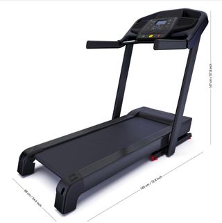 Cinta de correr 18 km/h y 10% inclinación.